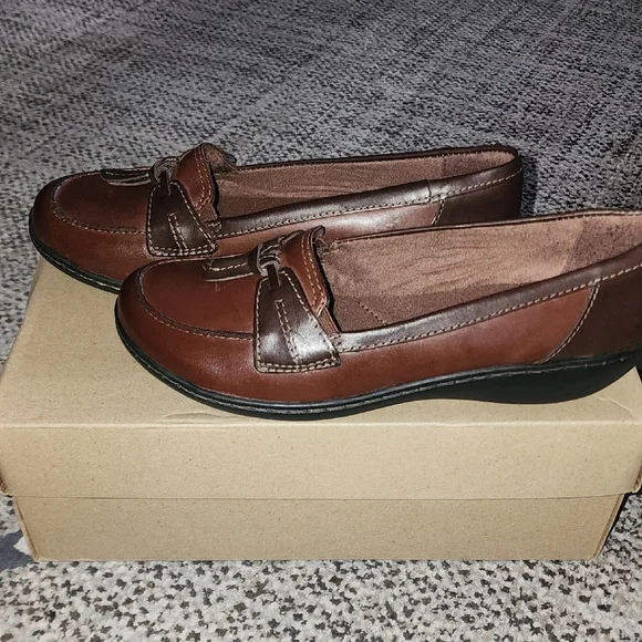 Clarks Women's Chestnut Brown Loafers - Picture 4 of 6